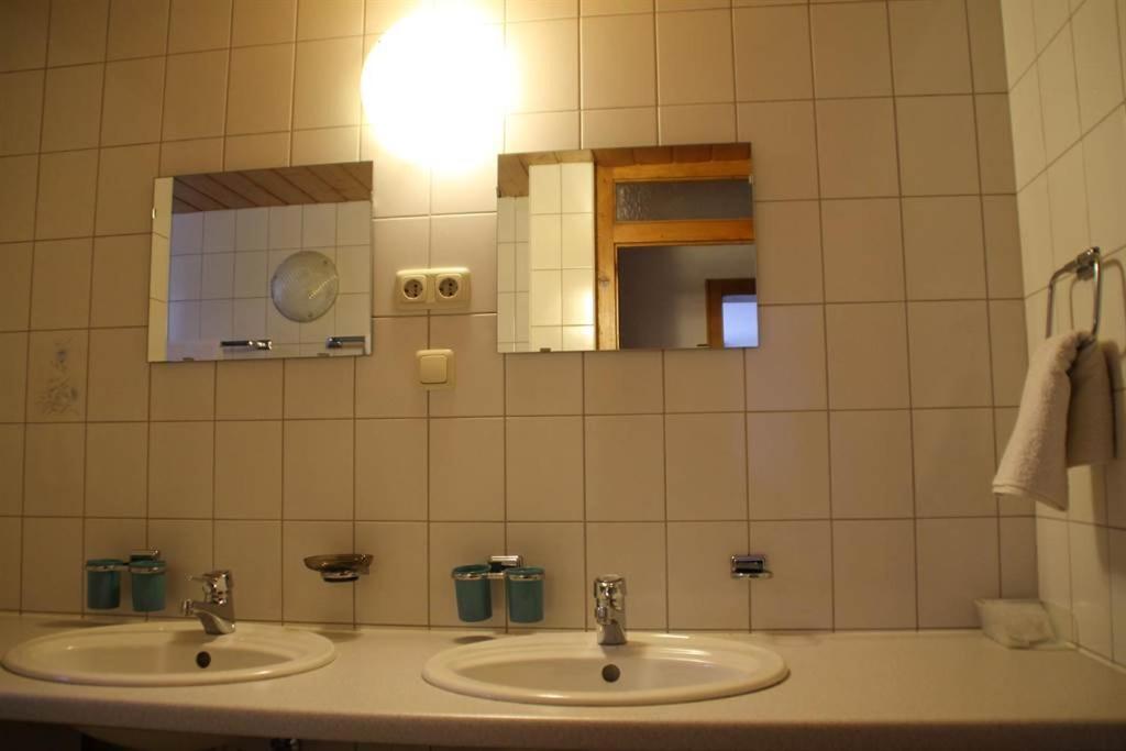 Gaestehaus Andrea シュルンス エクステリア 写真